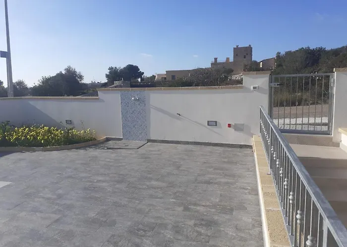 Vistamare2: Beachfront Retreat with BBQ and Exclusive Parking